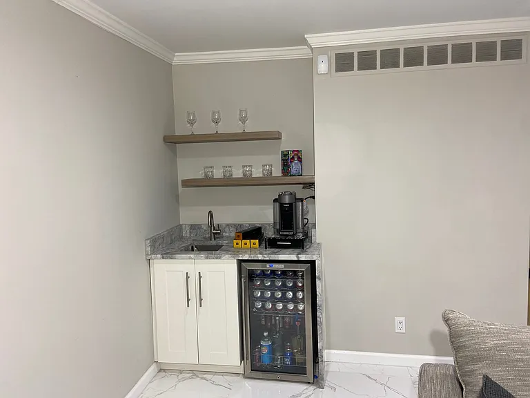 4077 Lincoln Dr — Photo 14