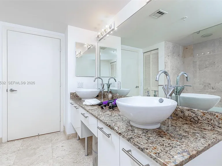 41 SE 5th St #706 — Photo 14