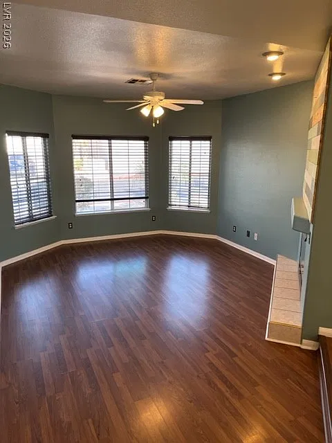 3 bed, 2.5 bath, 1620 sqft, $1,900 — Photo 3