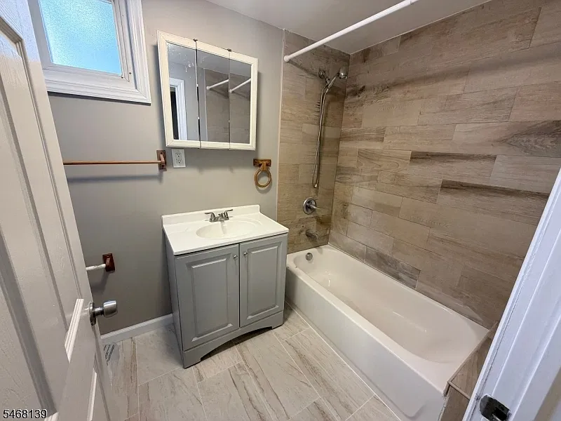 47 N York St — Photo 3