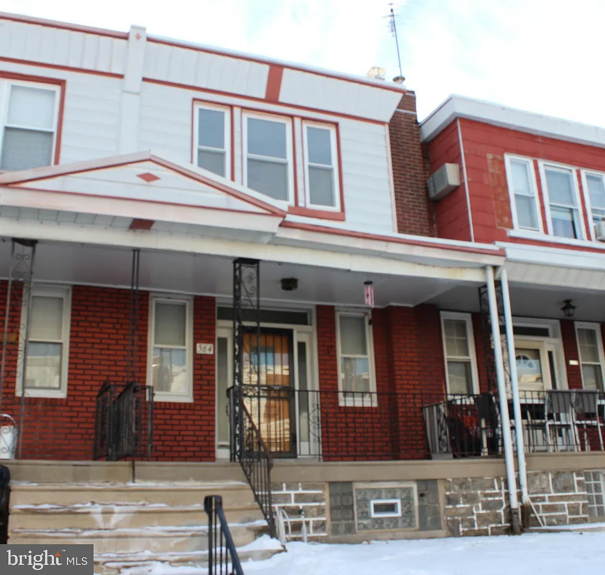564 Anchor St photo 1