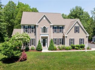 4 Fleetwood Dr, Simsbury, CT 06070