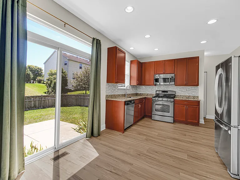 803 W Courtland St — Photo 8