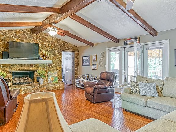 5th image of 218 Robinhood Dr