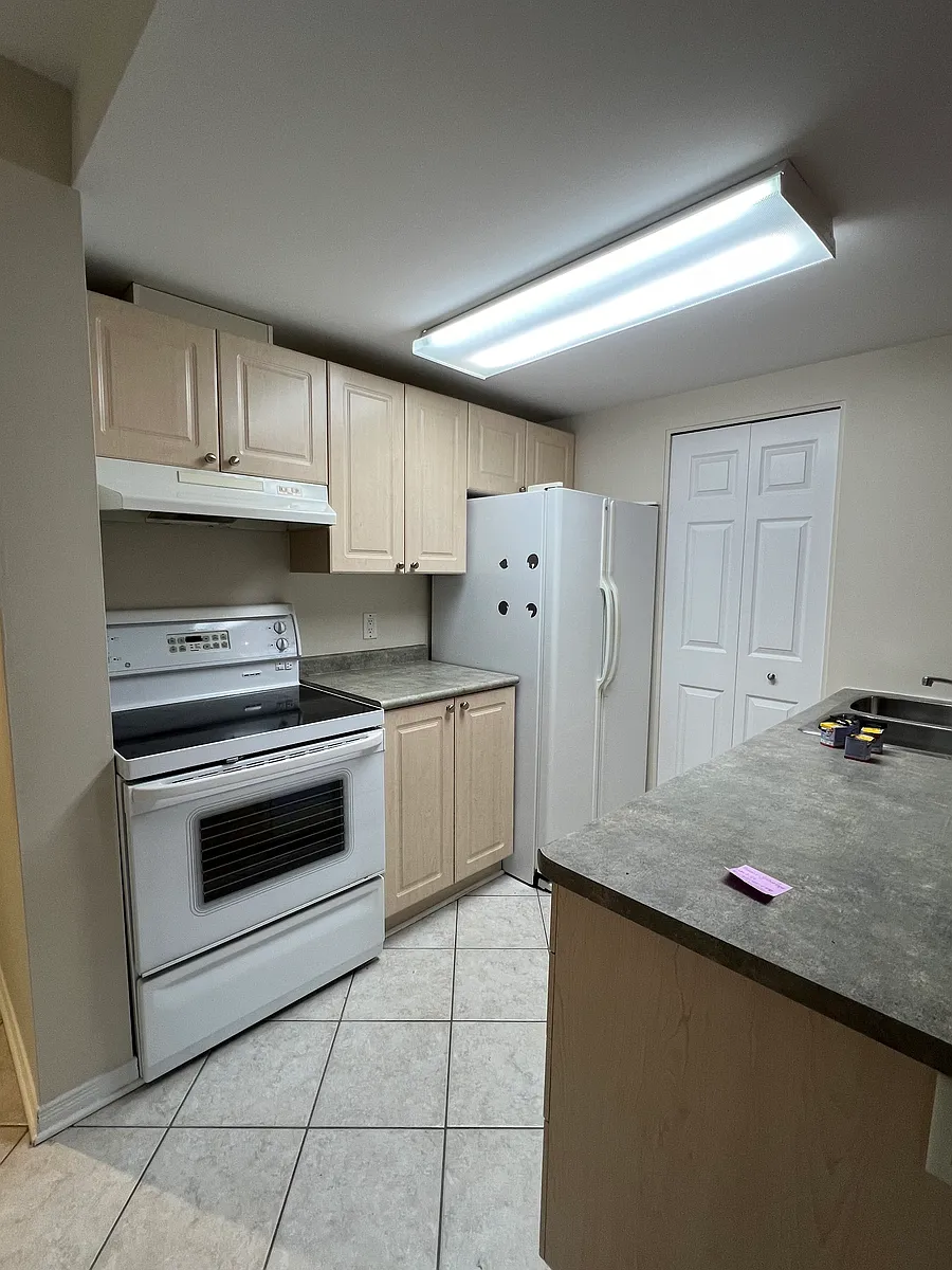 Building Photo - 310 Central Park Dr #2L