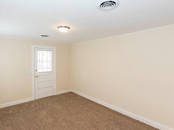 4th image of 418 Brockwell Ave