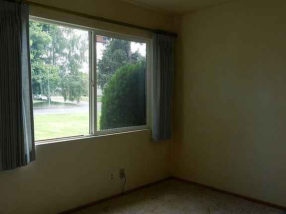 3rd image of 5605 N Lincoln St