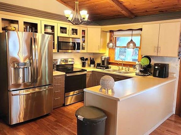 3rd image of 3 Blueberry Ln