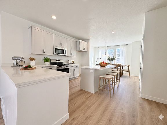 5th image of 1654 N 1600 W