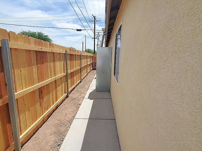 708 W Euclid Ave — Photo 4