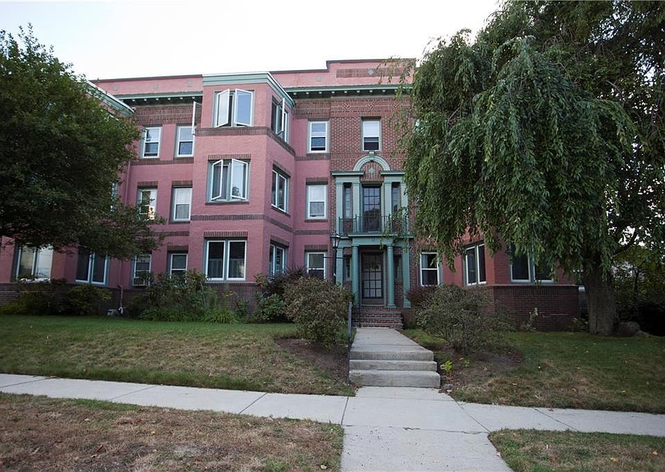 12 Blackstone Boulevard