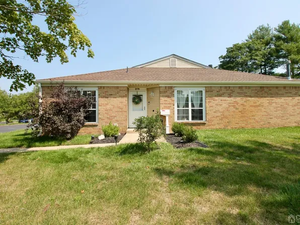 279 Bishop Ct, Old Bridge, NJ 08857