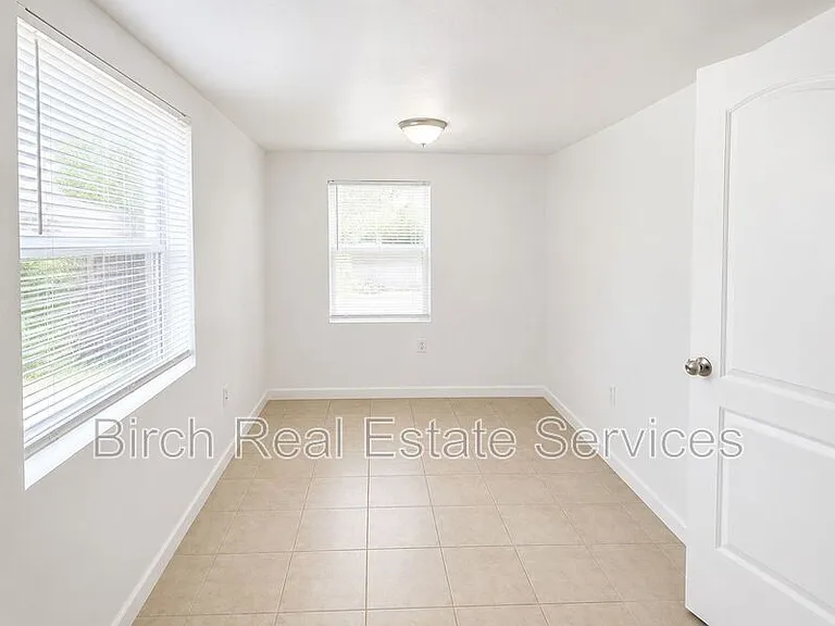 1725 Preston St S #B — Photo 5