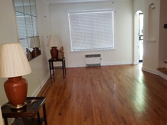 3rd image of 8014 Park Ln S