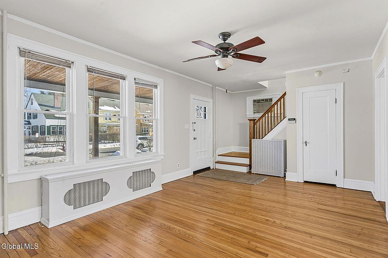4th image of 49 Oakwood Street