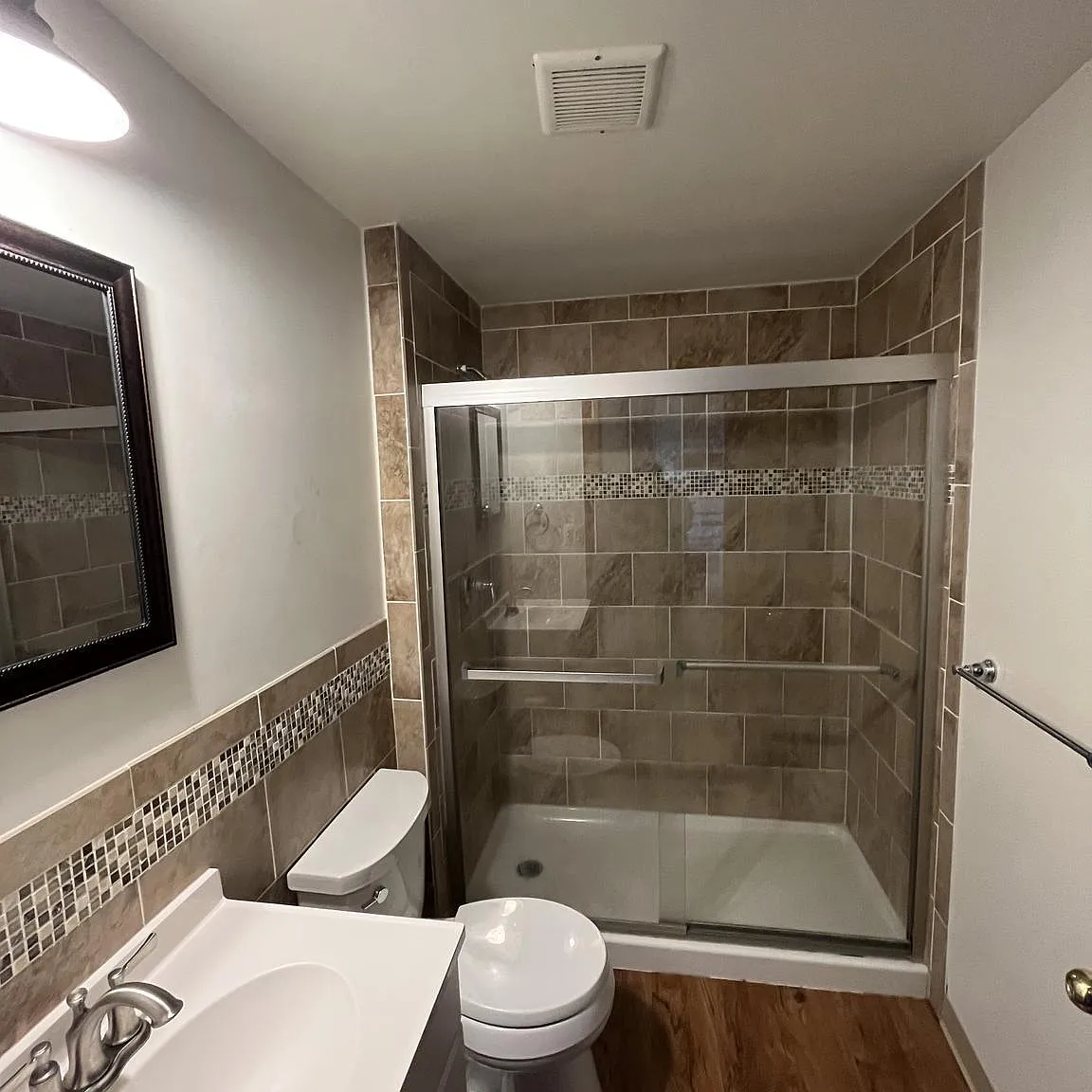 5 bed, 3.0 bath, 2044 sqft, $3,000 — Photo 3