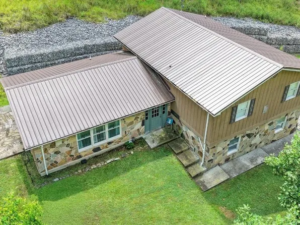 5427 Lotts Creek Rd, Hazard, KY 41701