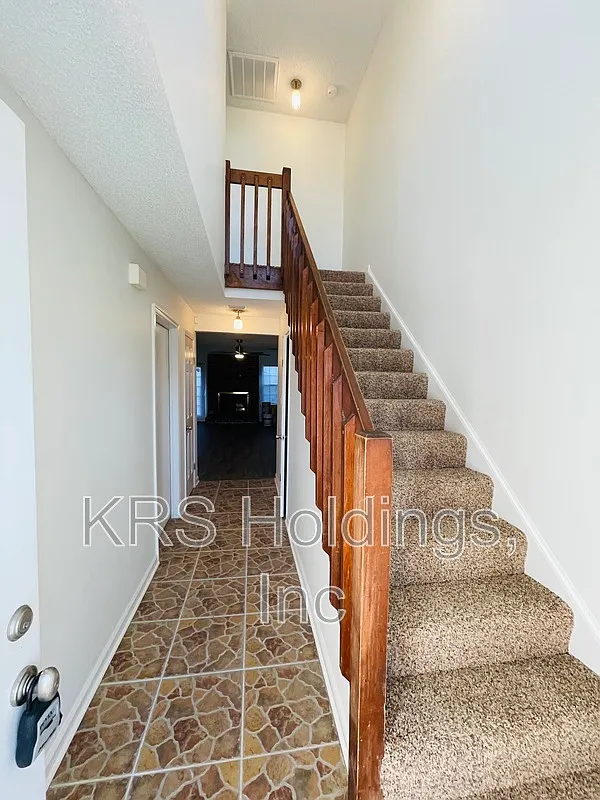 3 bed, 2.5 bath, $1,895 — Photo 4
