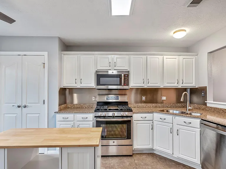2923 Goldspring Ln — Photo 8