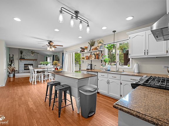 2nd image of 802 Andrea Dr