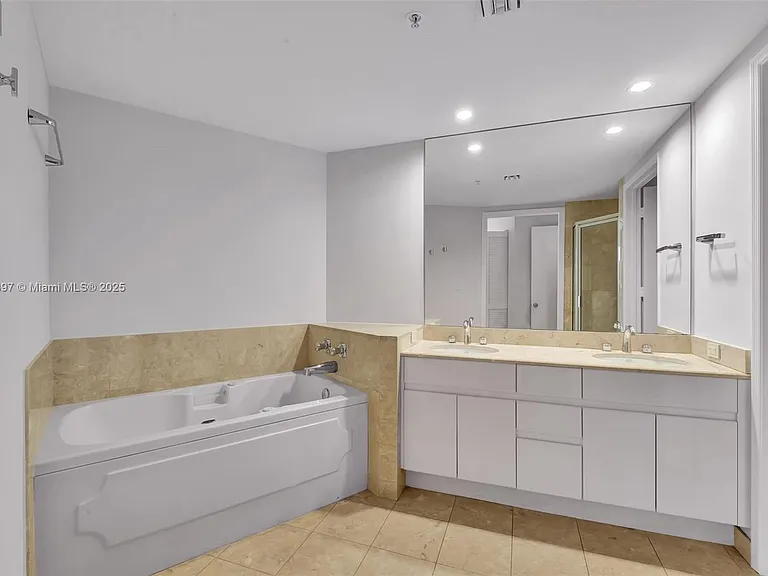 848 Brickell Key Dr #2602 — Photo 25
