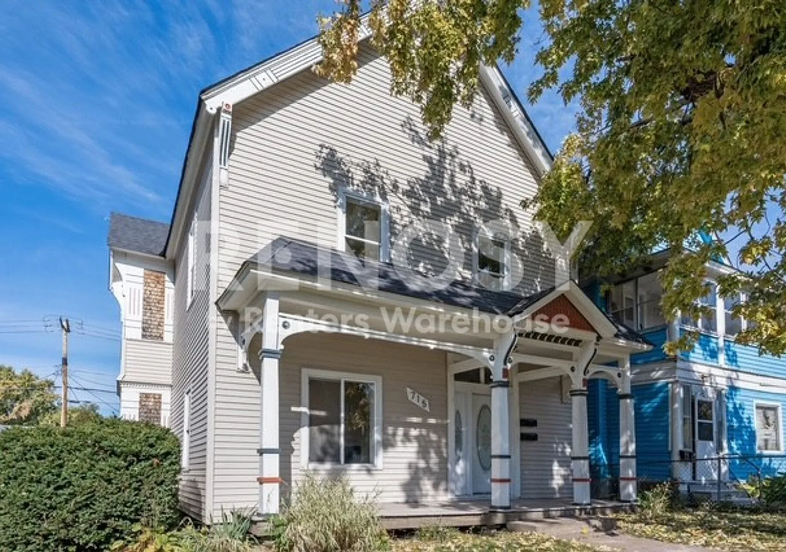 Available now - Beautiful 2BD / 1BA Main-Floor Duplex in Saint Paul! — Photo 1
