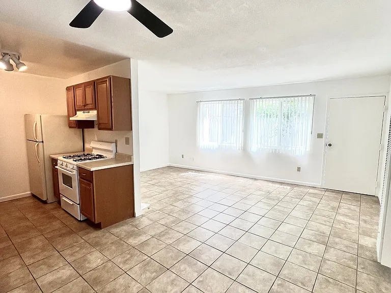 2240 W Dunlop St #5 — Photo 3