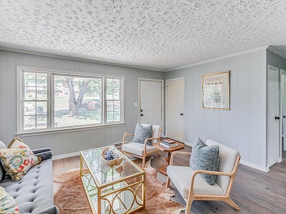 3rd image of 1324 Gilmore Cir