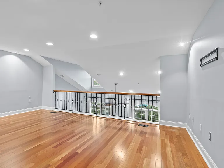 169 Price Ct — Photo 16