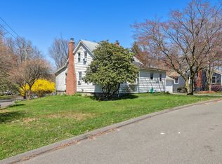 4 Burton Ave, Trumbull, CT 06611