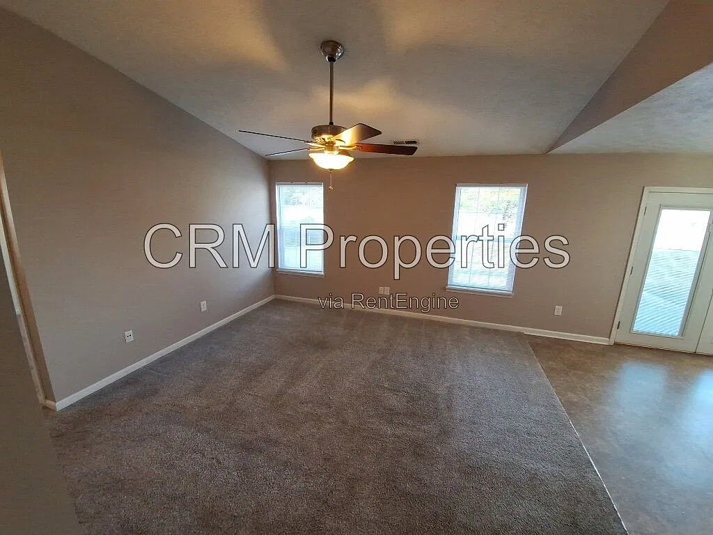 3 bed, 2.0 bath, 1102 sqft, $1,500 — Photo 2