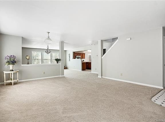 3rd image of 3407 Pikes Peak Dr