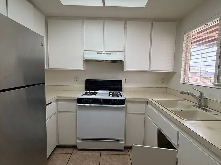 P032 — Photo 22