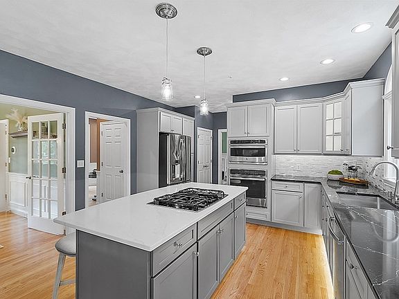 3rd image of 74 Sherwood Dr