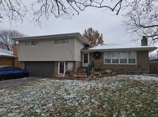 5751 Longview Dr, Countryside, IL 60525