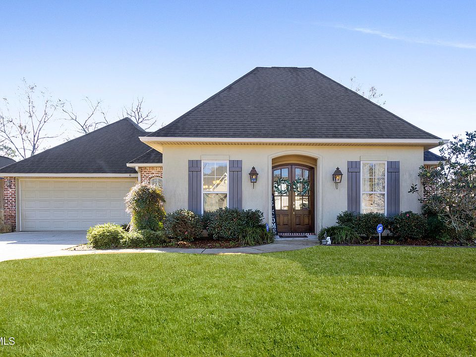 1st image of 10 Mossy Oaks Ln