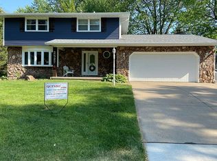 2529 E Dale Ct, Bettendorf, IA