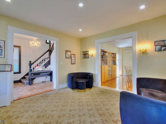 5th image of 49 Bond St