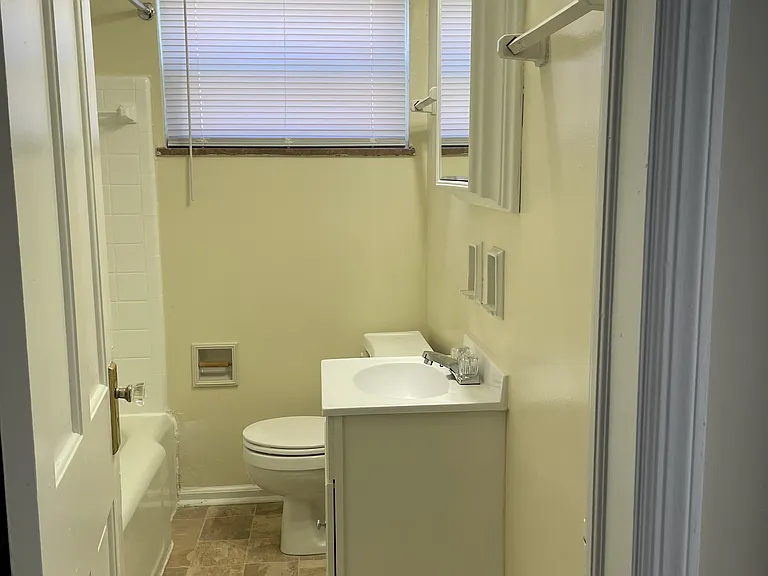 918 Kenwick Rd #D — Photo 9