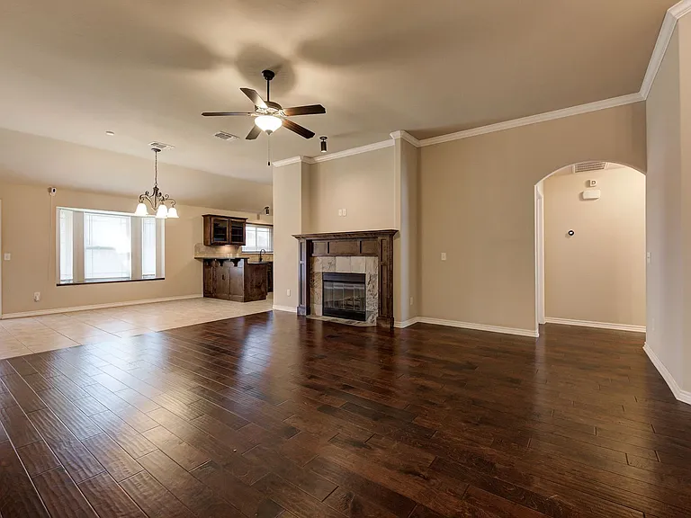 915 Lazywood Dr — Photo 8
