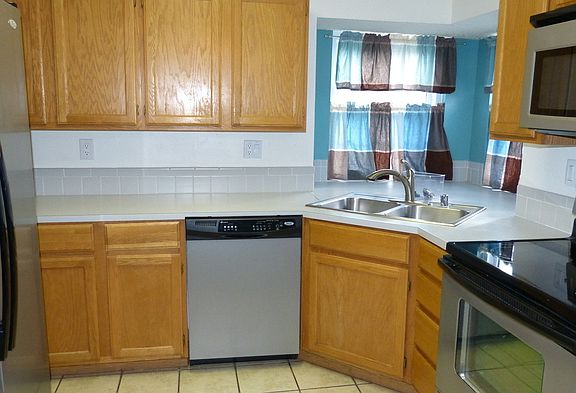 5th image of 2913 Holmberg Dr