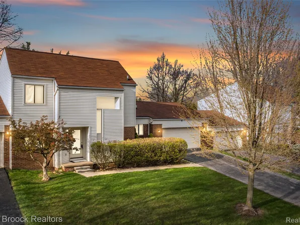 5324 Fairway Ct, West Bloomfield, MI 48323