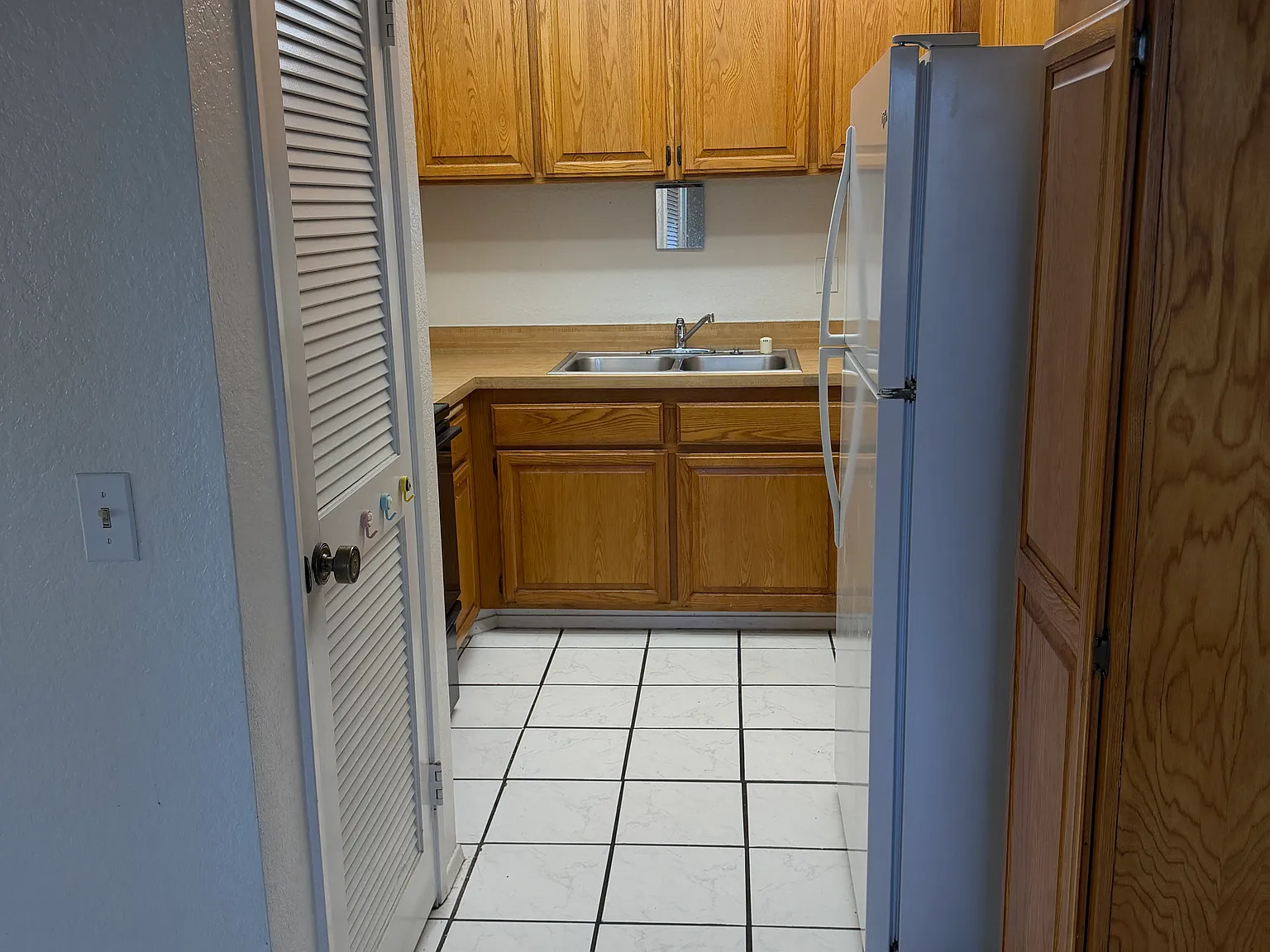 2 bed, 850 sqft, $2,400 — Photo 3