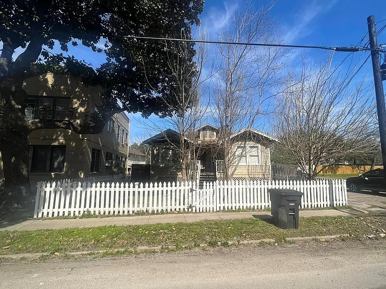 4105 McKinney St #B — Photo 1