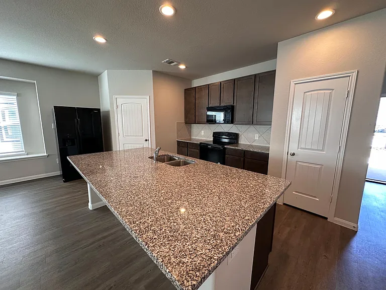 4715 Los Pines Way — Photo 11