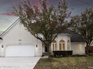 16102 S Thames Ln, Macomb, MI 48042