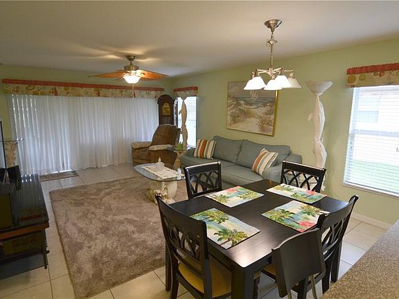 3rd image of 4488 Turnberry Ln