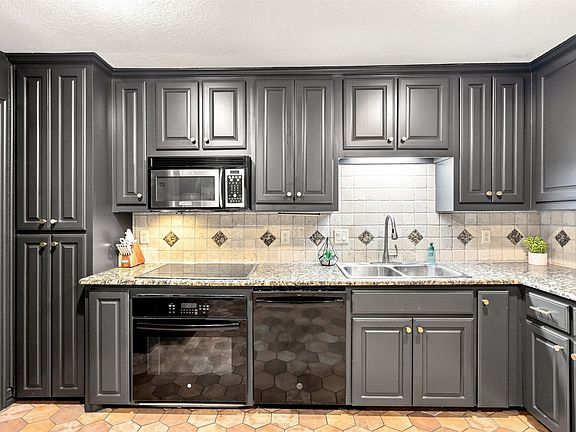 5th image of 284 Shoreline Dr N