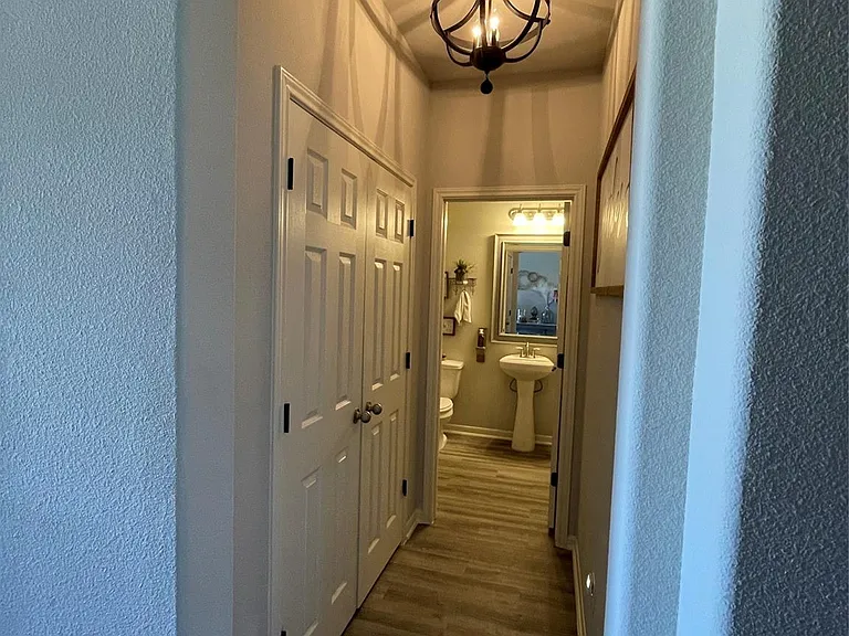 748 Wedgewood Park — Photo 26