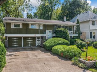481 Lomond Dr, Mundelein, IL